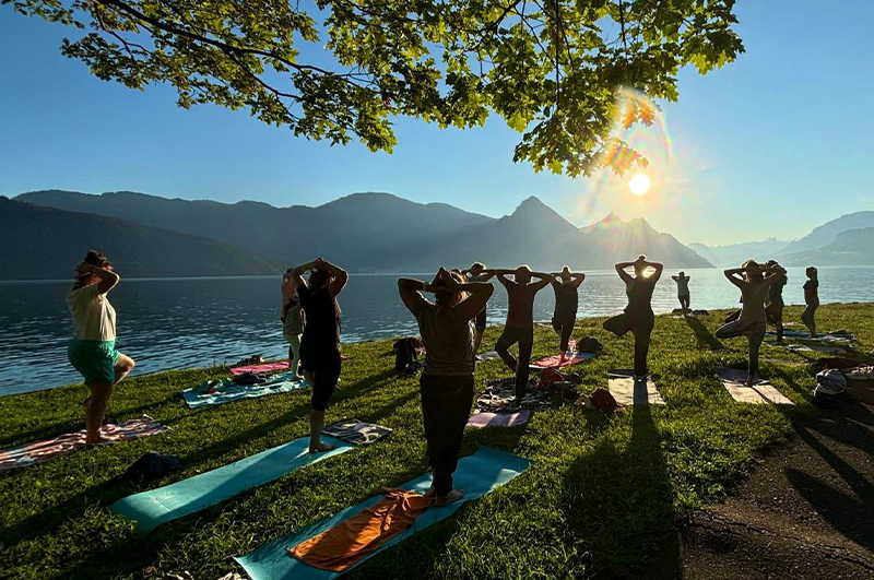 TapMed Swiss AG startet den Tag mit einer Yoga Stunde